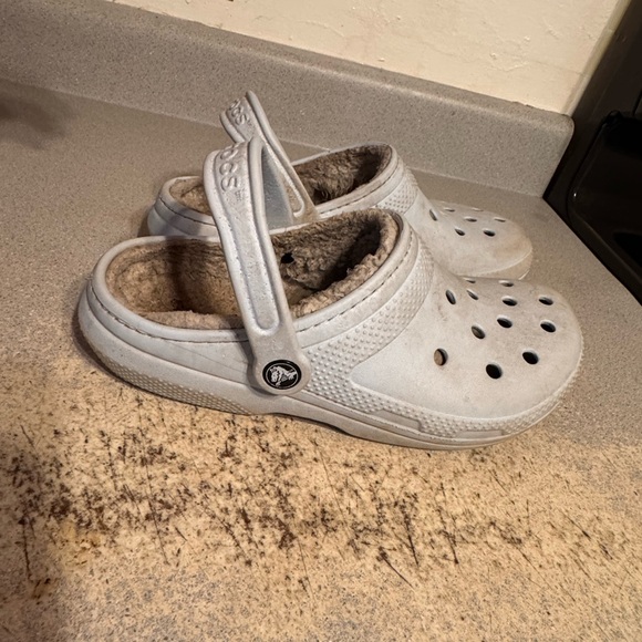 CROCS Women's White Fuzzy Lined Slippers - Picture 1 of 4